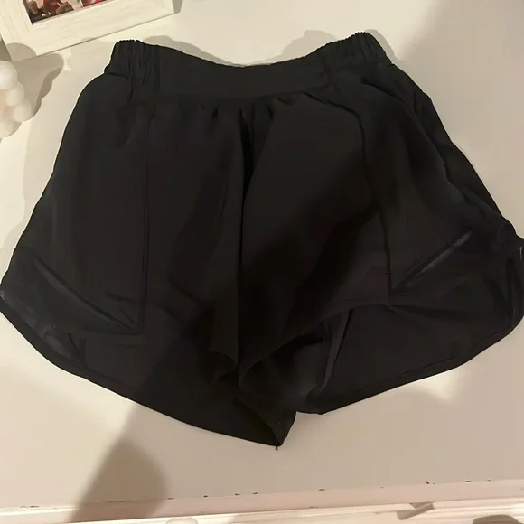 lululemon hotty hot shorts - Picture 1 of 4